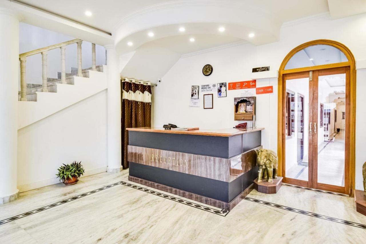 Capital O 23129 Chelsea Palace Hotel Khadzsuráhó Kültér fotó