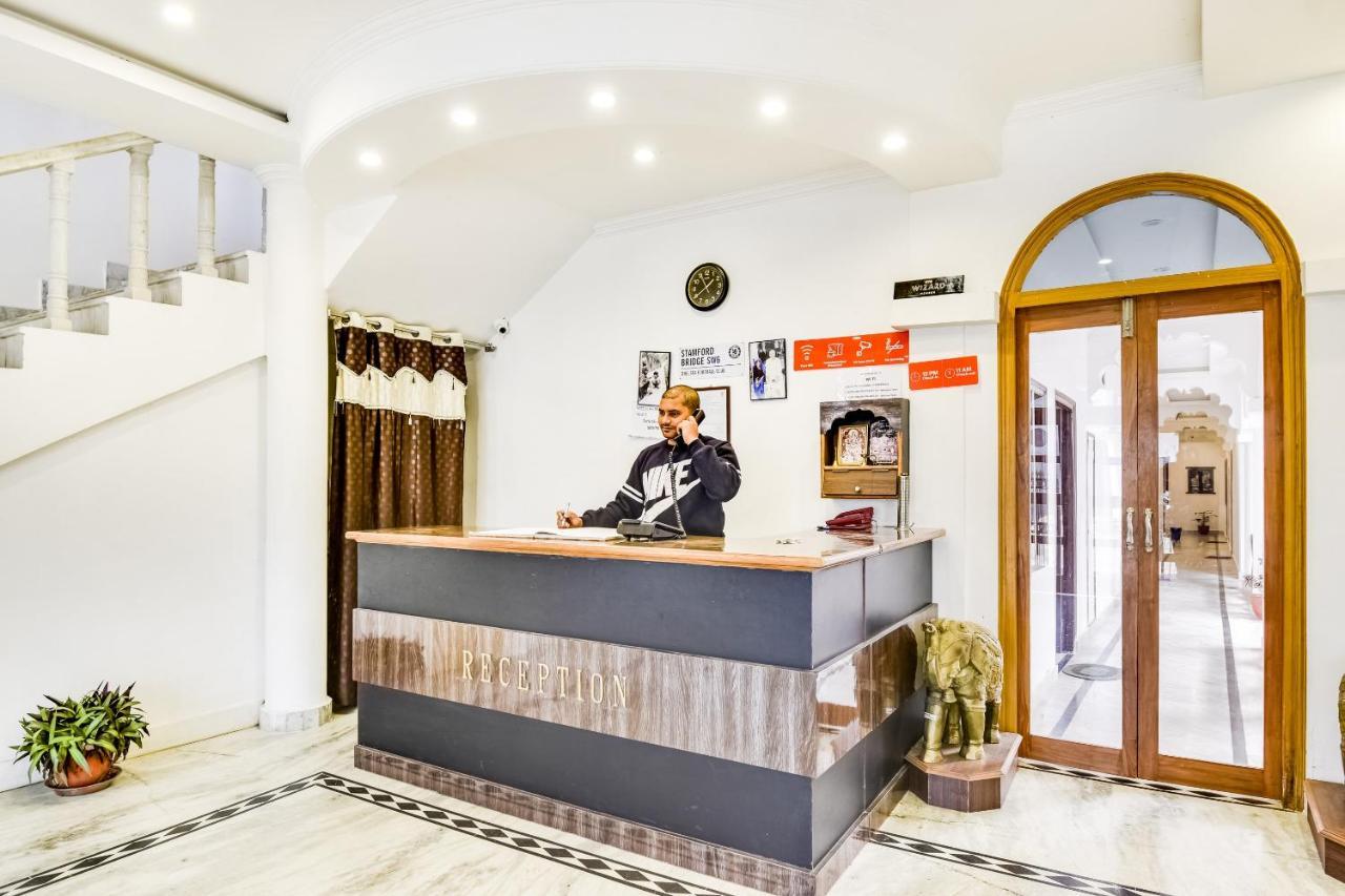 Capital O 23129 Chelsea Palace Hotel Khadzsuráhó Kültér fotó