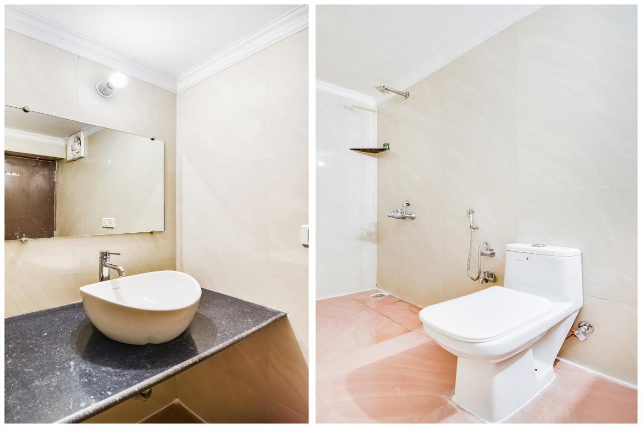 Capital O 23129 Chelsea Palace Hotel Khadzsuráhó Kültér fotó